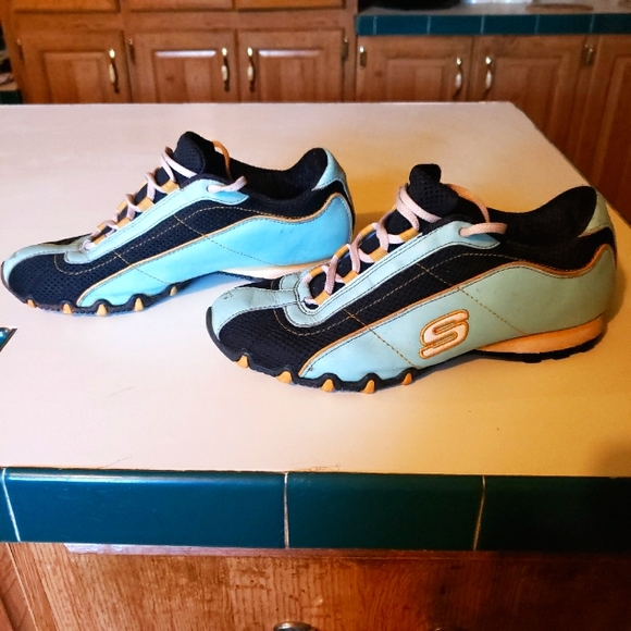 Pair of leather Blue and Black Skechers sz 9.5 Women's - Picture 2 of 4